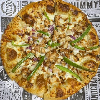 White garlic chicken Neapolitan pizza